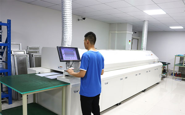 光臣照明SMT生產(chǎn)車(chē)間