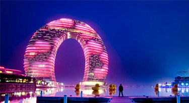 為什么工程用LED系列亮化燈具要選擇光臣照明?