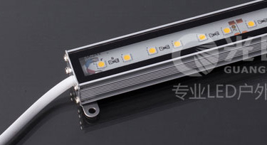 光臣告訴您 如何確定LED線(xiàn)條燈定制要內(nèi)控還是外控方式?