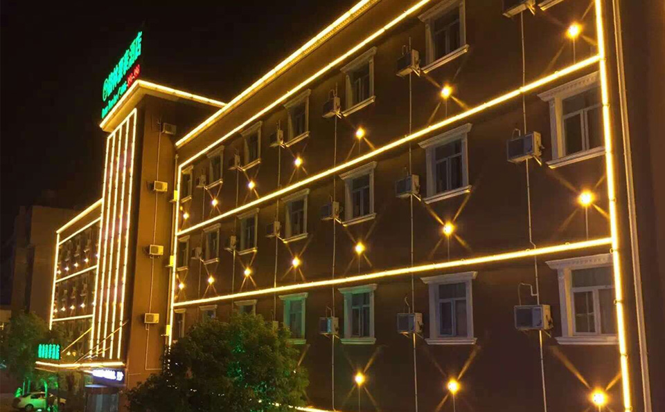 【上?！扛窳趾捞┚€條燈亮化工程