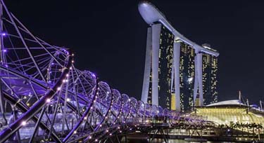 不規(guī)則橋梁 除了點(diǎn)光源還有什么燈具比它更適合呢?