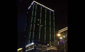 四川客戶鐘愛這款護(hù)欄管，DMX512全彩LED護(hù)欄管樓體亮化順利亮燈