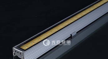 河南鄭州地產(chǎn)樓盤亮化項(xiàng)目，光臣金黃光LED線條燈獲客戶贊賞